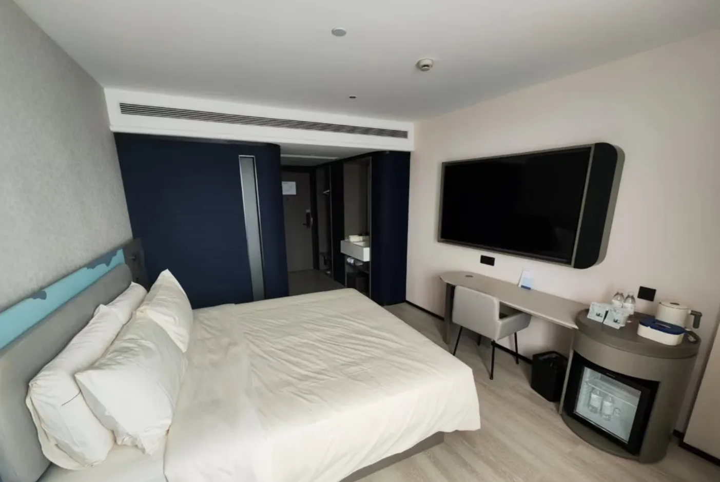 标准大床房 （深睡枕+智能客控+小冰箱）