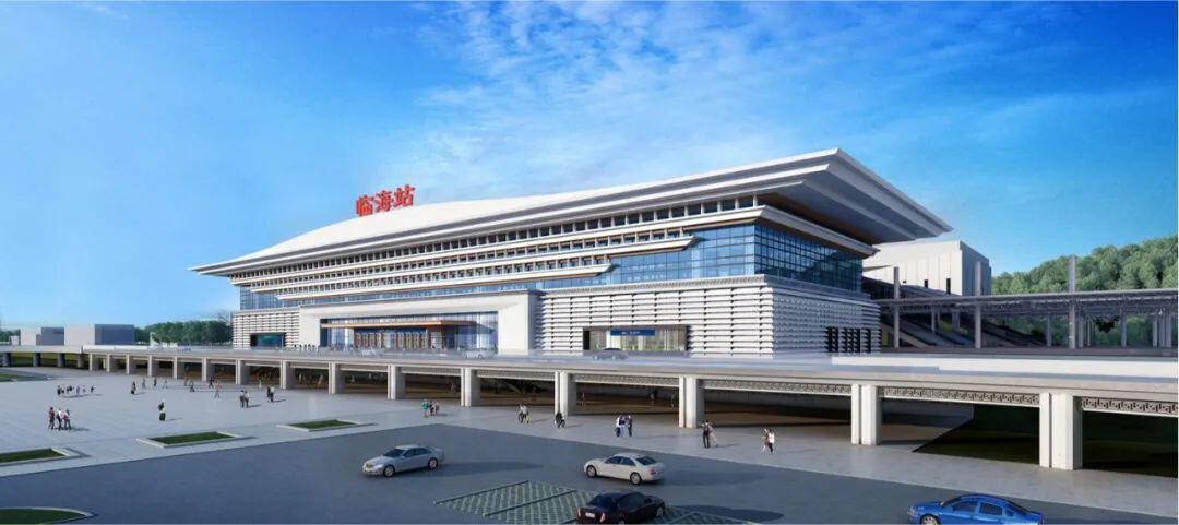 临海火车站位于邵家渡溪边村。隶属上海铁路局宁波车务段管辖。临海站场分为客运站和货运站两部分，总占地面积400余亩，其中客运站站场面积4000多平方米，货运站场规模设计货运量120万吨。建成后的临海站将作为甬台温铁路与规划中的金台铁路的交汇接轨点。临海火车站站前广场规划设计面积为4万平方米，功能定位为临海市重要的交通枢纽、生态和谐山